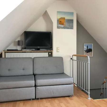 Ankerplatz Warnemuende - Direkte Strandnaehe Mit Leuchtturmblick