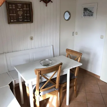 Ankerplatz Warnemuende - Direkte Strandnaehe Mit Leuchtturmblick