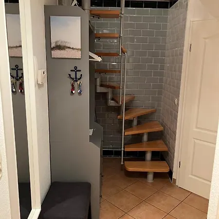 Ankerplatz Warnemuende - Direkte Strandnaehe Mit Leuchtturmblick