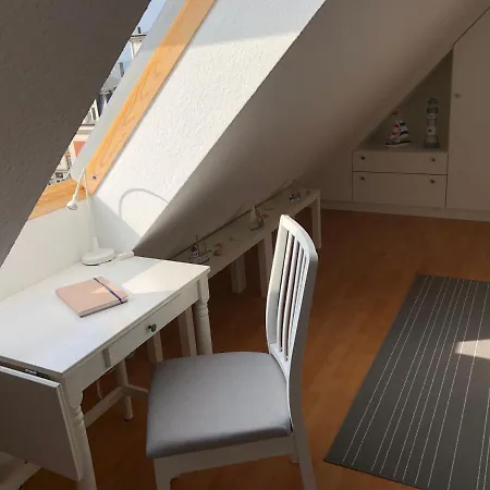 Ankerplatz Warnemuende - Direkte Strandnaehe Mit Leuchtturmblick